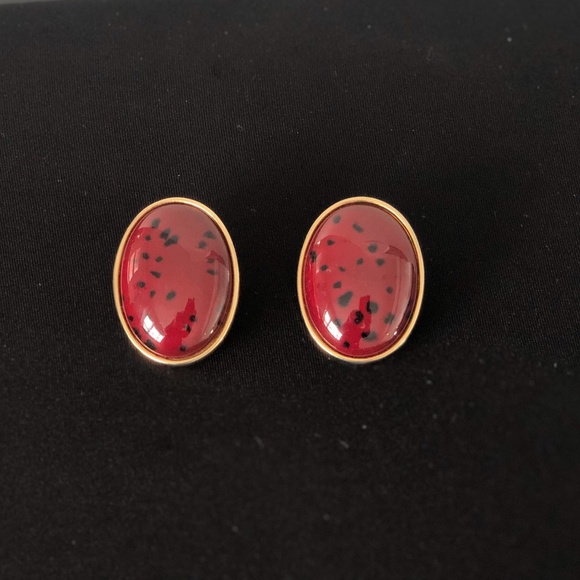 Vintage clip-on earrings from Holt Renfrew - Picture 1 of 2